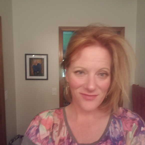 Meet your Posher, Becky - Picture 2 of 7